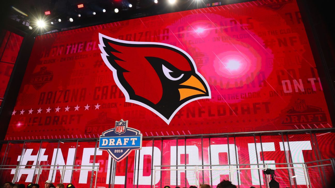 曼城足球体育平台 - NFL暂停红雀高管涉赌政策违规行为：行业自律与合规风险全解析 - 曼城足球